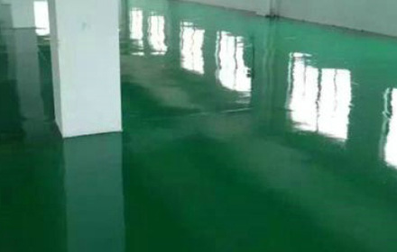 環(huán)氧自流平地坪漆完工后要如何判斷施工質量？