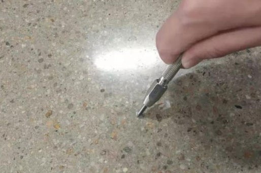 混凝土地坪表面的油污要怎樣處理？